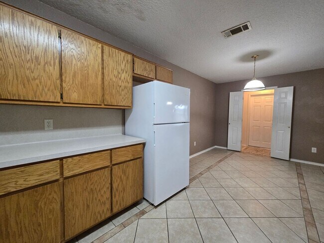 Building Photo - 2710 Alma Dr