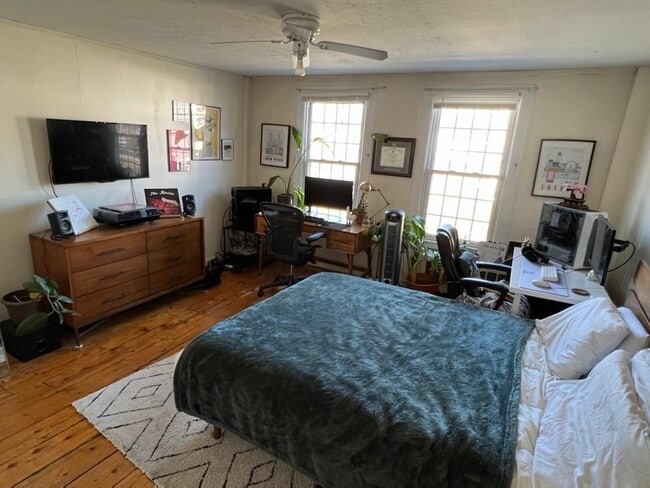 Building Photo - 797 Main St