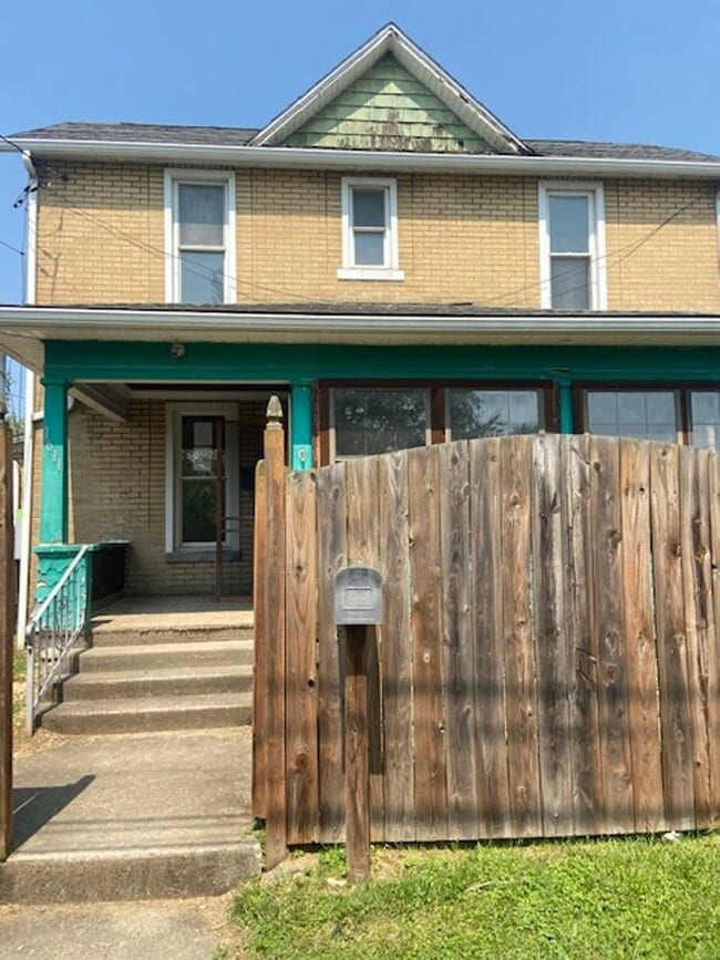 Primary Photo - 2 bedroom house one block from City Park