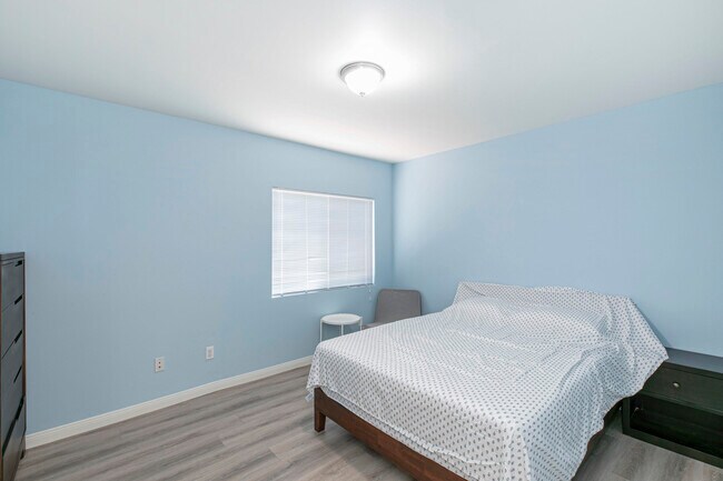 Building Photo - 18605 Valerio St