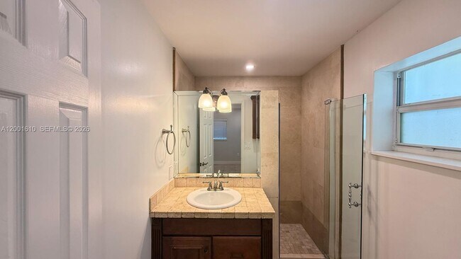 Building Photo - 8820 SW 43rd Terrace