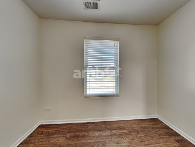 Building Photo - 915 Mission Blvd