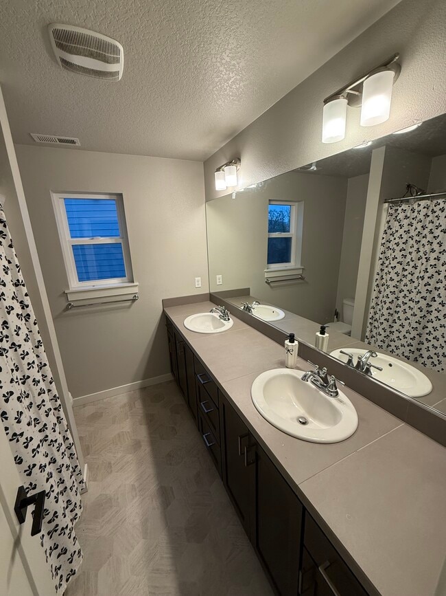 Building Photo - 1604 18th Ave