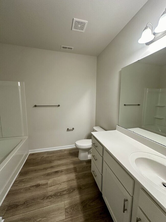 Building Photo - Nice 2BR/2BA