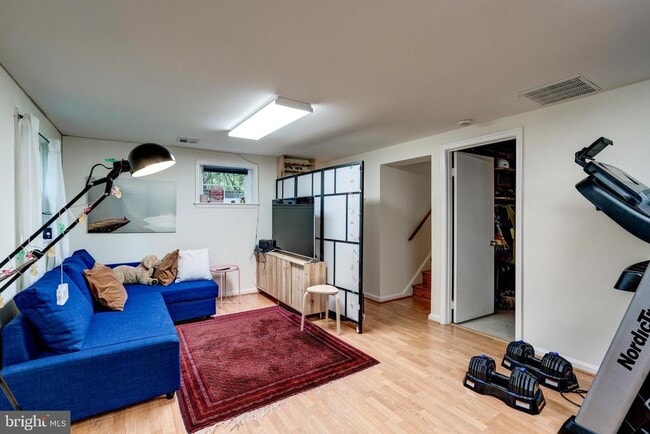 Building Photo - 7525 Cayuga Ave