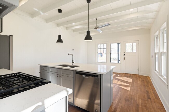Building Photo - RECENTLY RENOVATED CHARMING 1/1 DUPLEX IN THE HAPPENING HISTORIC DISTRICT OF DIGNOWITY HILL
