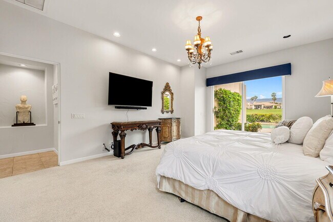 Building Photo - 727 Arrowhead Dr