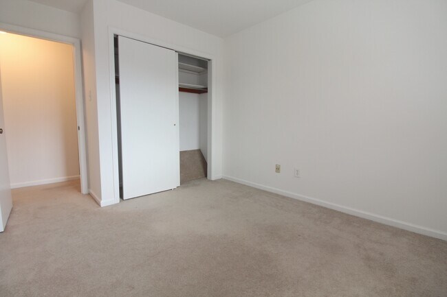 Building Photo - 214 Troon Ct