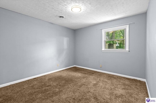 Building Photo - 401 Embry Villa Dr