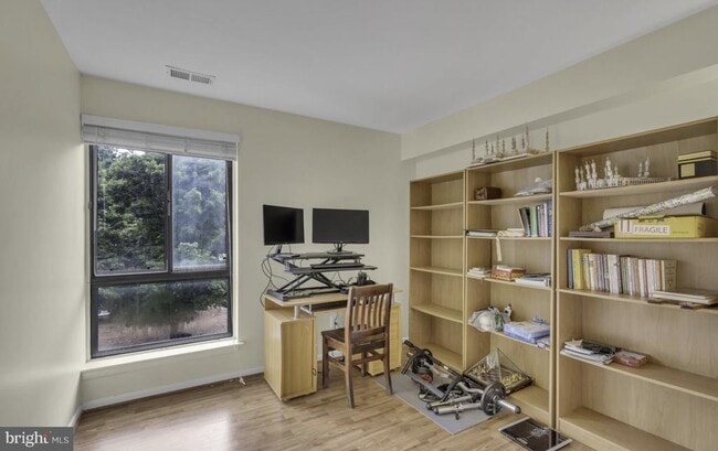 Building Photo - 11232 Chestnut Grove Square