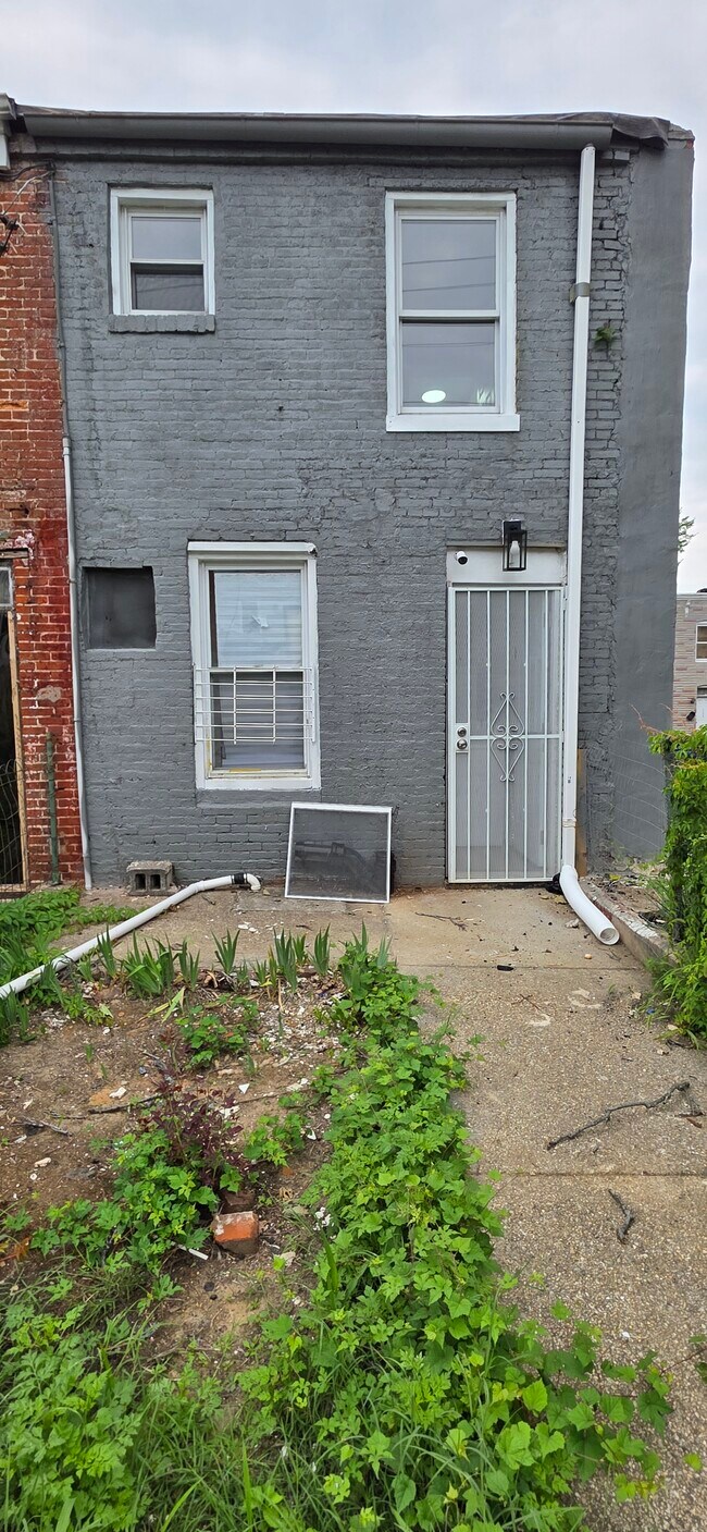 Building Photo - 2133 Vine St