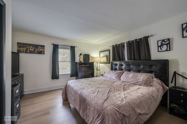 Building Photo - 405 N Bridge St