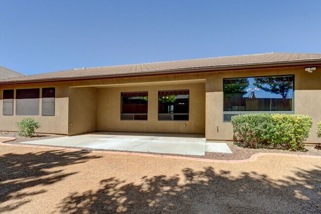Building Photo - Beautiful 4 bedroom 2 bathroom home in Prescott!
