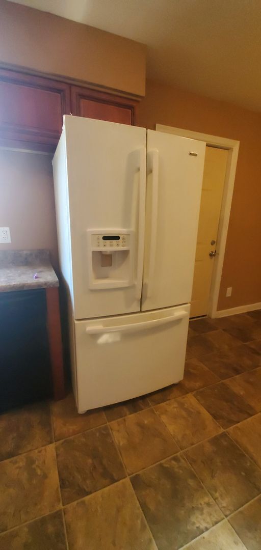 Building Photo - 2604 Aden Pl