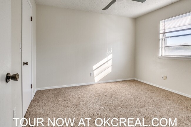 Building Photo - 1223 Lakecrest Dr