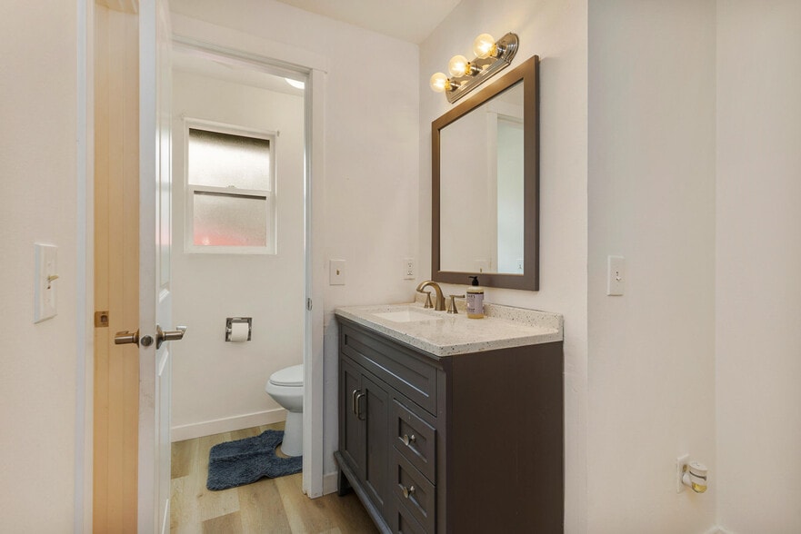 Building Photo - 15704 Ash Way