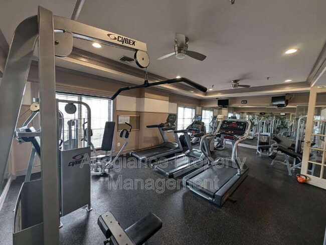 Building Photo - 4852 Eisenhower Ave