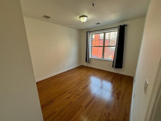 Building Photo - 4401 Park Ave