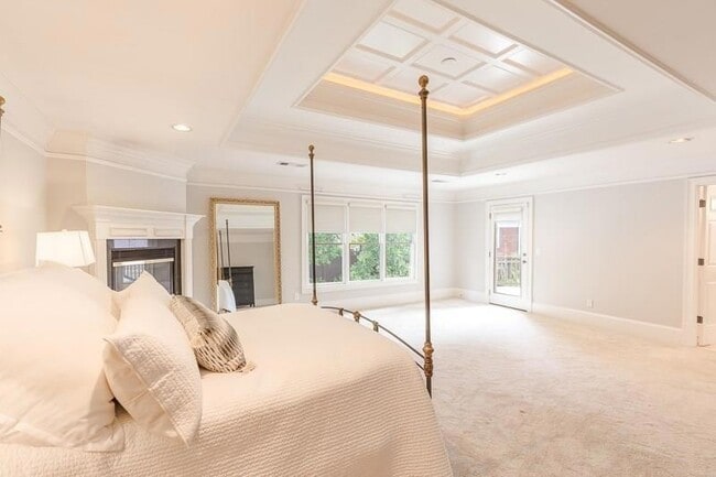 Building Photo - 1106 McLynn Ave NE