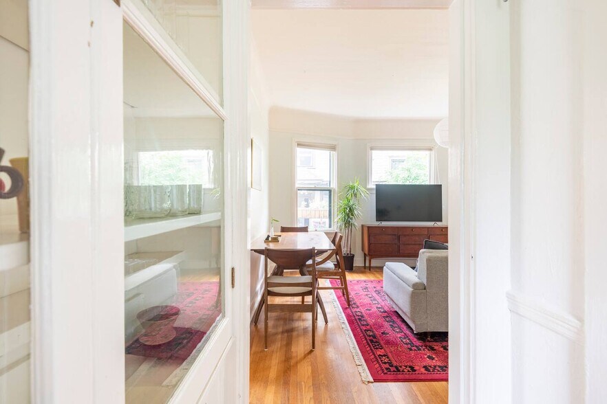 Building Photo - 1320 SE 28th Ave