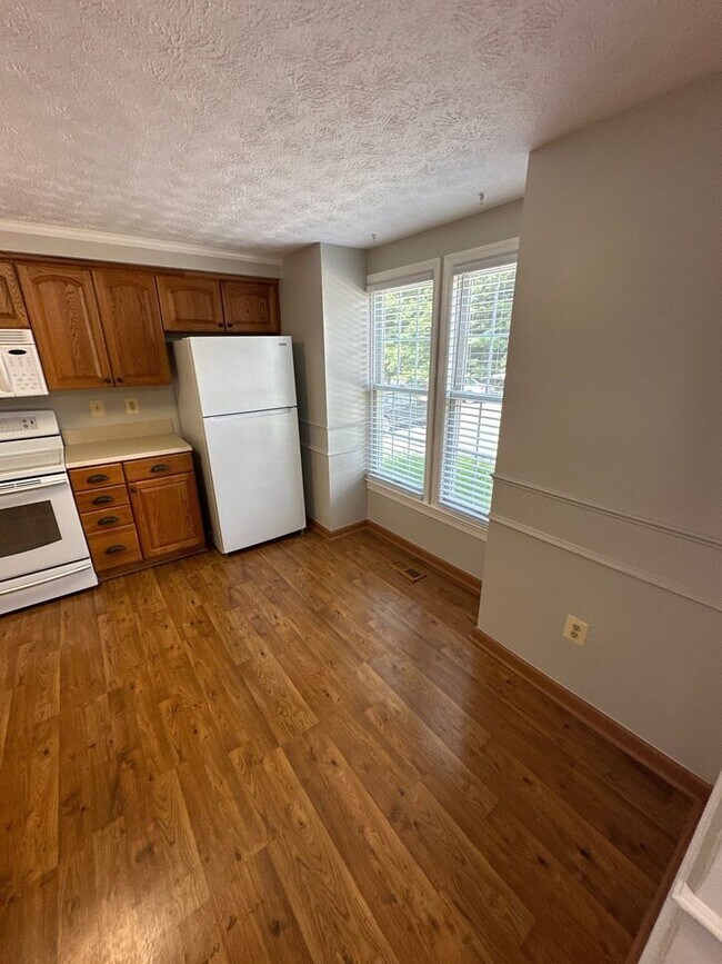 Building Photo - 3 bed Village of Thomas Run