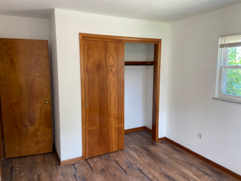 Building Photo - 123 Napoleon Rd