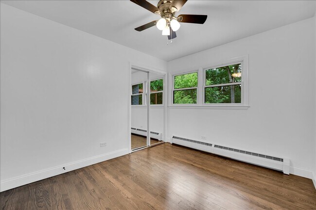 Building Photo - 1001 Oak Ln