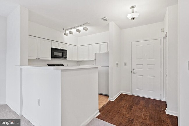 Building Photo - 2204 Westcourt Ln