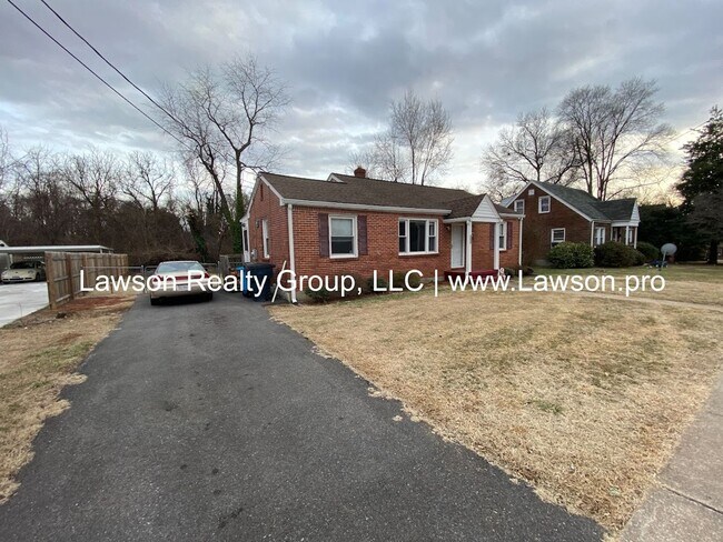 Building Photo - Well Maintained Three Bedroom with Fenced Yard and Shed