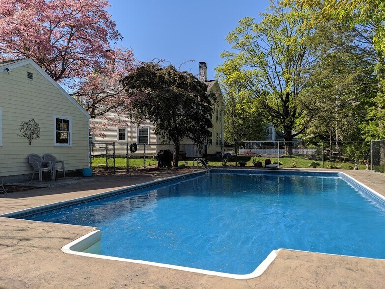 Building Photo - 189 Danielson Pike