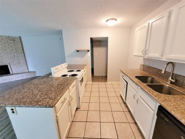 Building Photo - 16706 Moary Firth Dr