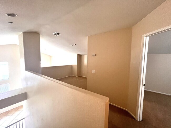 Building Photo - Beautiful 4 Bedroom, 3 Baths Single Family Home In North Fontana for Lease