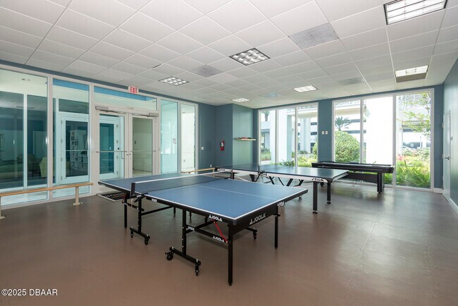 Building Photo - 231 Riverside Dr