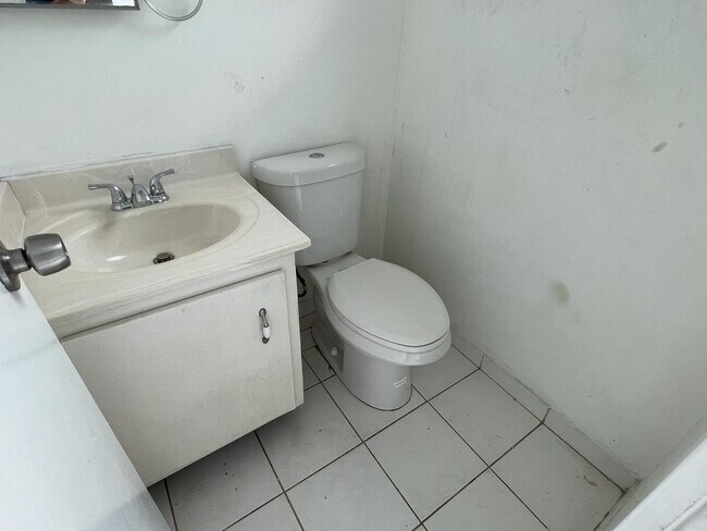 Building Photo - 4121 NW 26th St