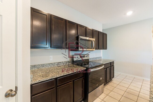 Building Photo - 3 bedroom 2 bath in Yowell Ranch