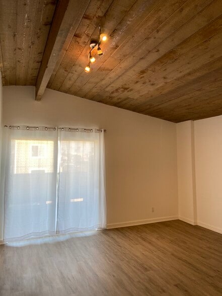 Building Photo - 202 David Dr