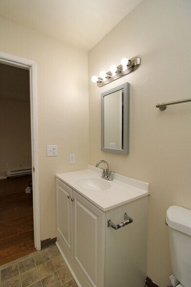 Building Photo - 5704 SW Beaverton Hillsdale Hwy