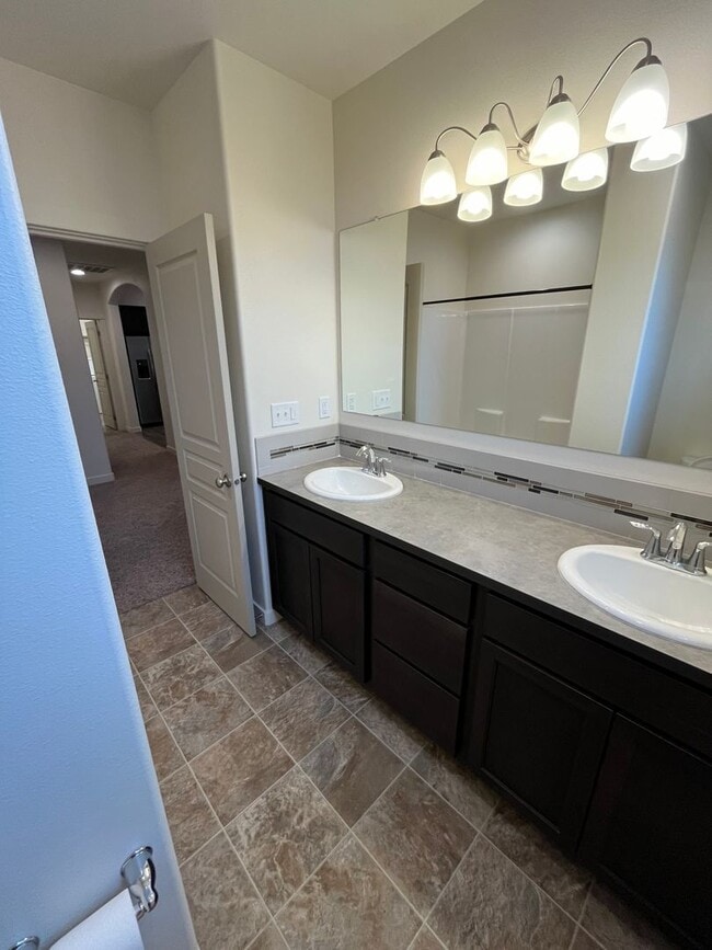 Building Photo - 3 Bedroom + Office in NW Redmond