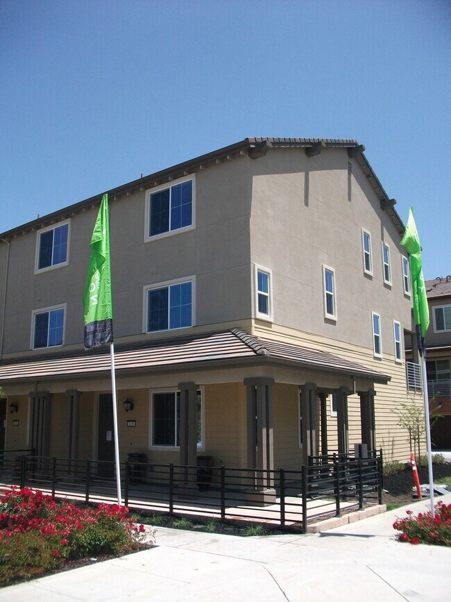 Primary Photo - New Townhouse 3 bed 3.5 bath In South San ...