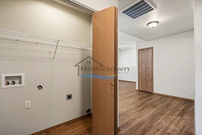 Building Photo - Two-Bed, Two-Bath Duplex with Garage in Co...