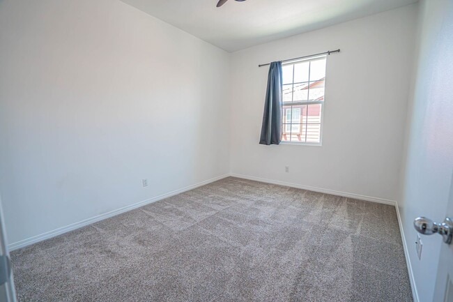 Building Photo - Santa Clarita 3-Bedroom River Village Home...