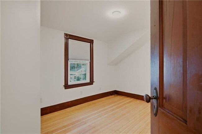 Building Photo - 82 Van Zandt Ave