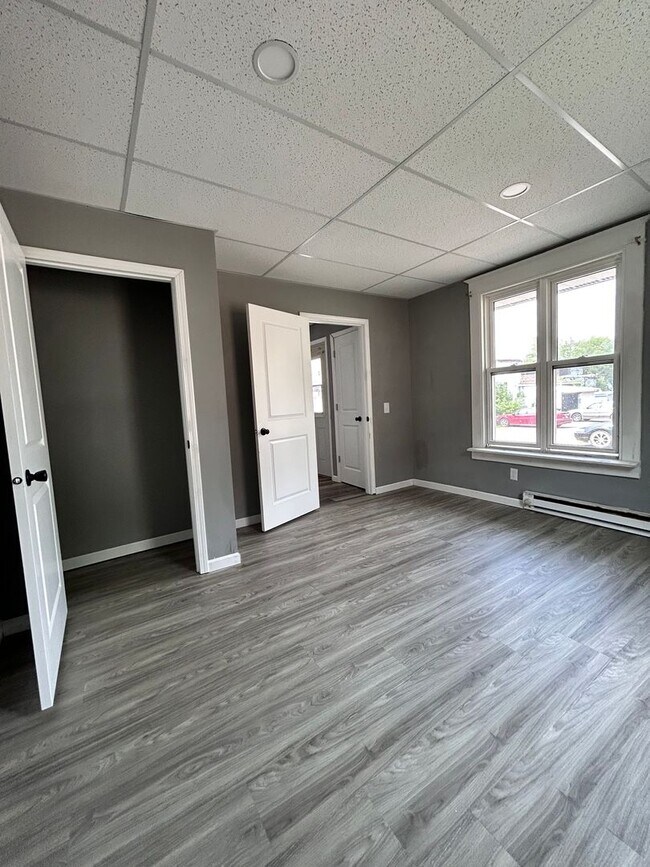 Building Photo - 110 E 4th Ave