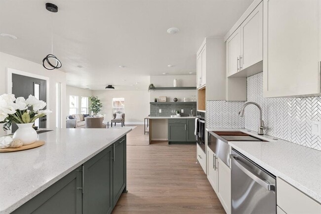 Building Photo - 10101 Woodhaven Dr