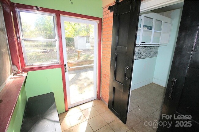 Building Photo - 3517 Carlyle Dr