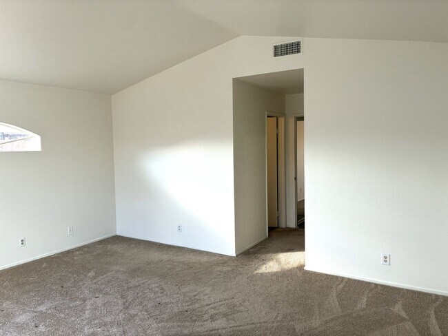 Building Photo - GREAT NEIGHBORHOOD IN RIALTO HILLS 4BED+2BATH
