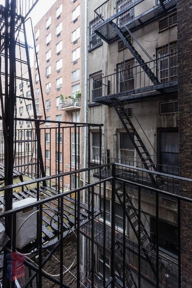 Building Photo - 221 E 23rd St