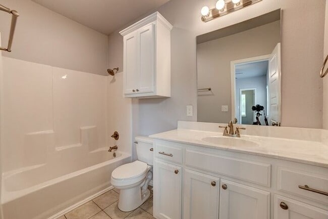 Building Photo - Clean, Crisp, Open Concept 3/2 Near TU