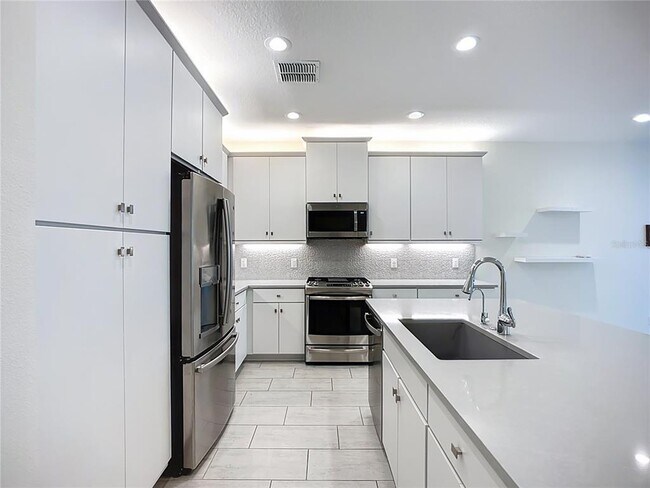 Building Photo - 15459 Santa Pola Dr