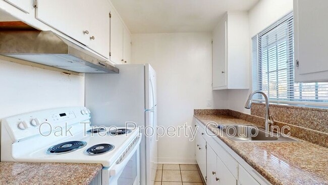 Building Photo - 2858–2860 Brookdale Ave